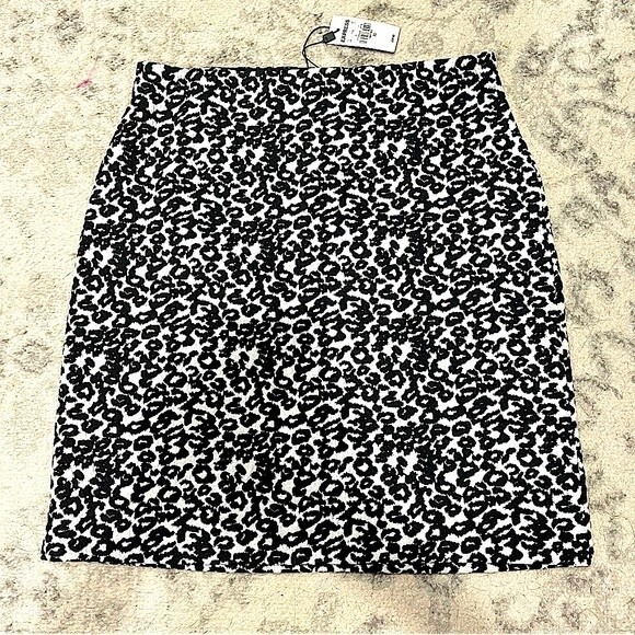 NWT Express Black and White Leopard Animal Print Mini Skirt Size XS - Picture 2 of 7